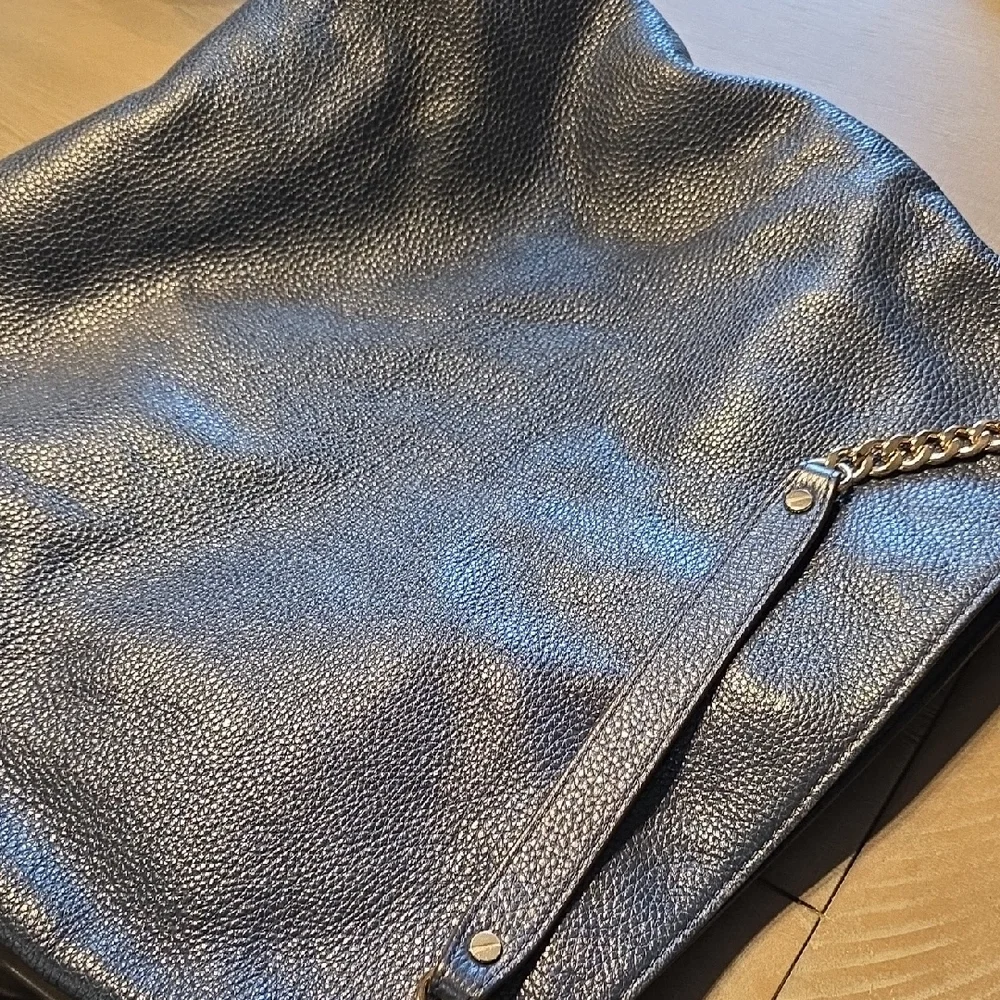 Leather Shoulder Bag with Gold Chain Strap - Navy With Matching Wallet - Picture 5 of 6